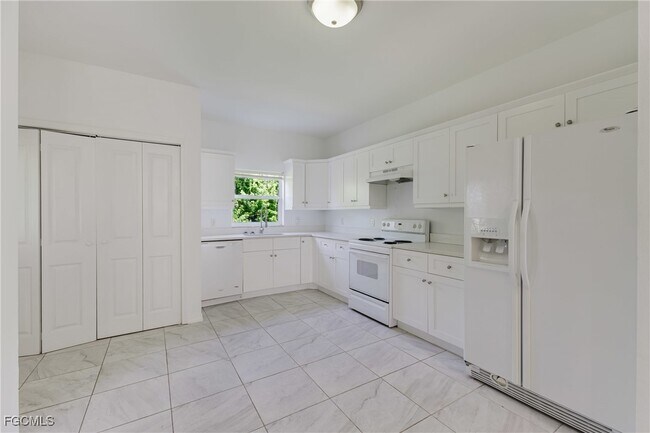 Building Photo - 5612 Rose Garden Rd