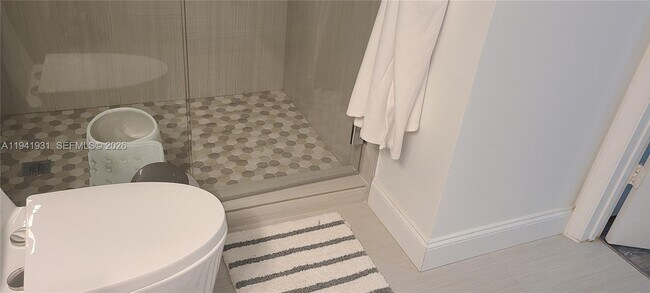 Building Photo - 220 SW 116th Ave