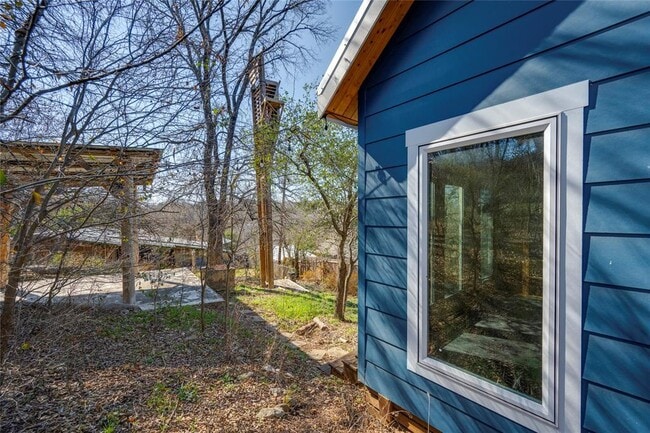 Building Photo - 2404 Barton Skyway