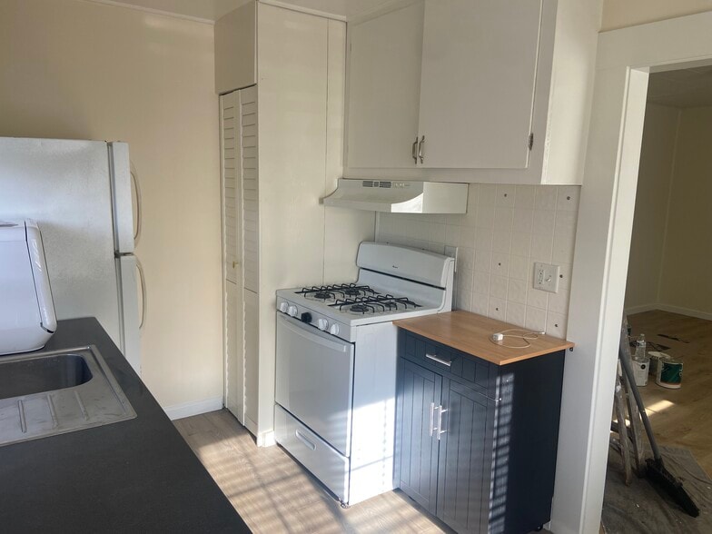 Building Photo - 1237 West Ave