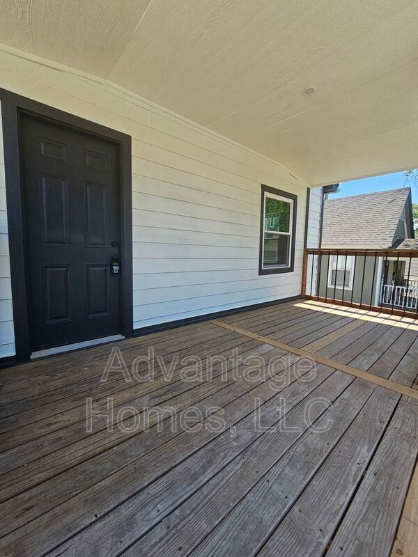 Building Photo - 4619 Bell St