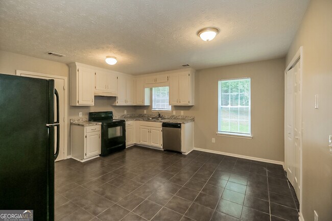 Building Photo - 8303 Lakeview Dr SW