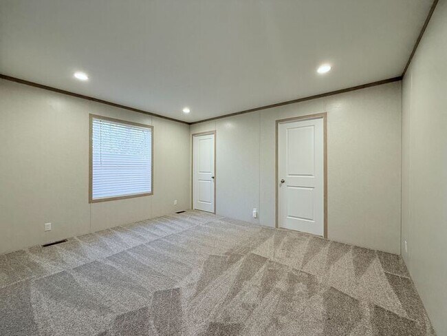 Building Photo - 29680 Jamestown Dr