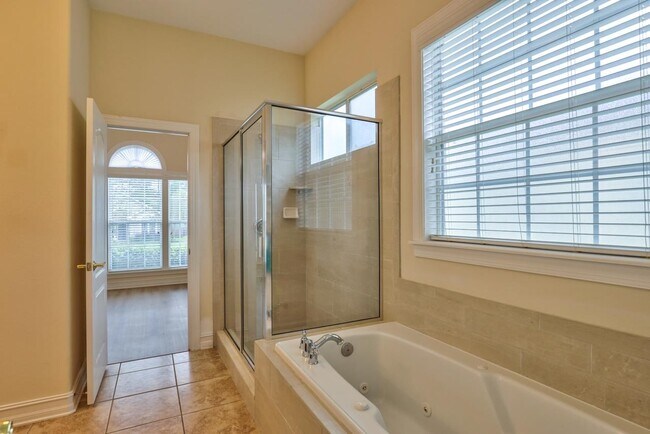 Building Photo - 1661 Harbor Club Dr