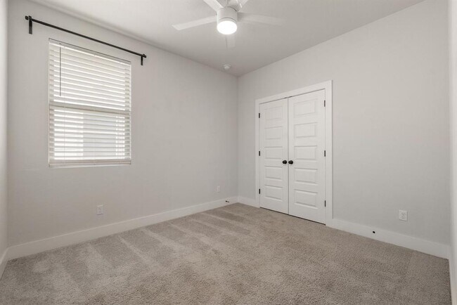 Building Photo - 113 Lyrebird Ln