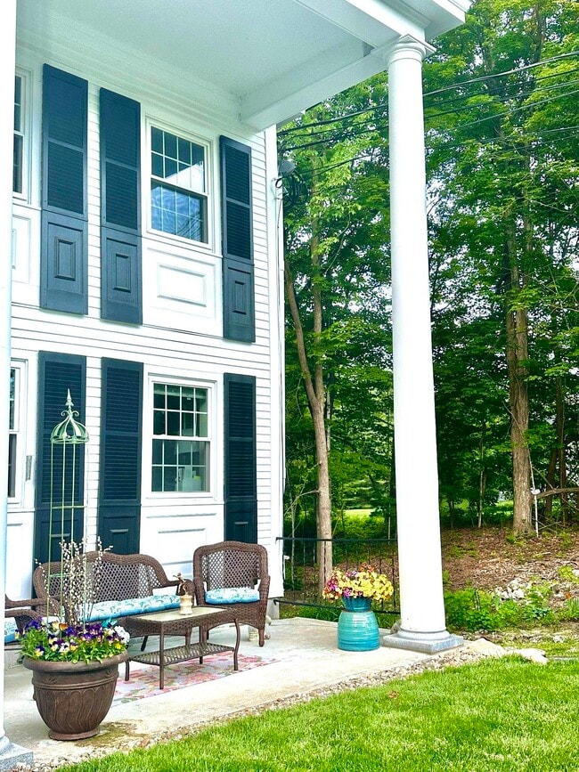 Building Photo - 278 Main St