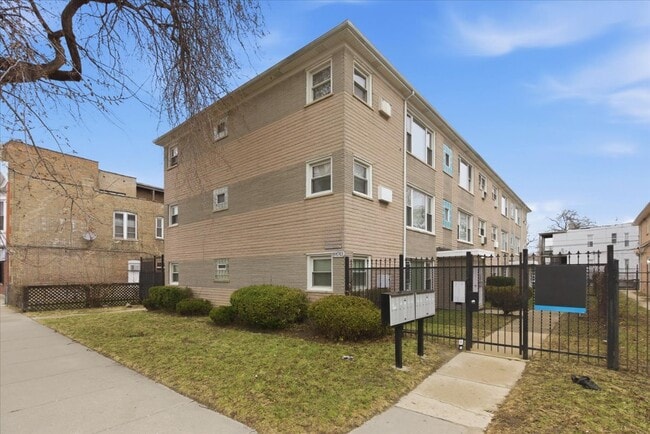 Building Photo - 8917 S Cottage Grove Ave