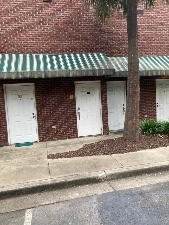 Building Photo - 1316 Pulaski St