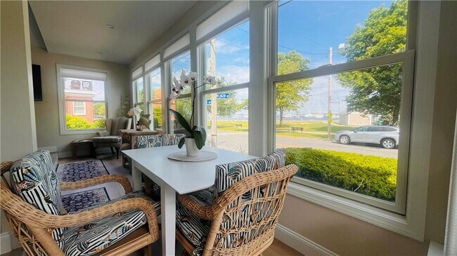 Building Photo - 115 Wellington Ave