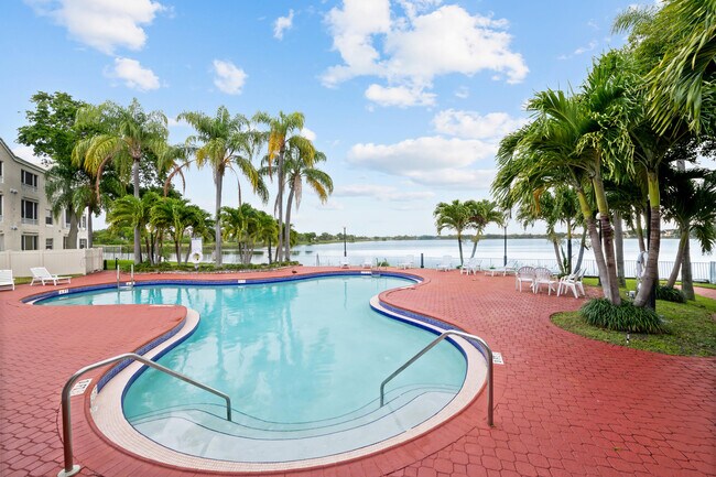 Building Photo - 2861 N Oakland Forest Dr