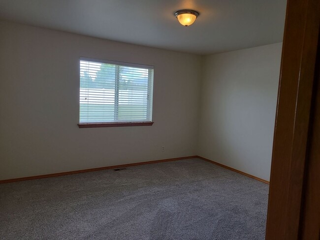 Building Photo - Lovely 3 Bedroom 2 Bath Sunshine Meadows Home for Rent!