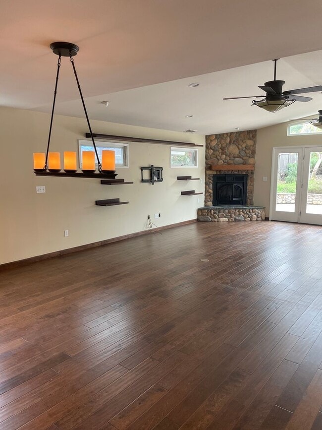 Building Photo - Clairemont Beauty - Welcome Home!