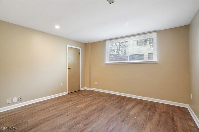 Building Photo - 7429 Sylvan Dr