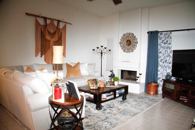 Building Photo - 73407 Foxtail Ln