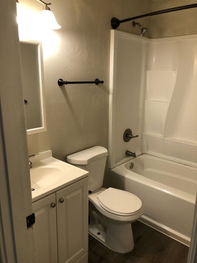 Building Photo - Del Norte Ave, Prineville, 1332-1336, OR