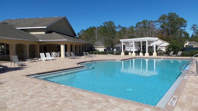 Building Photo - EXECUTIVE RENTAL, RESORT-STYLE LIVING!