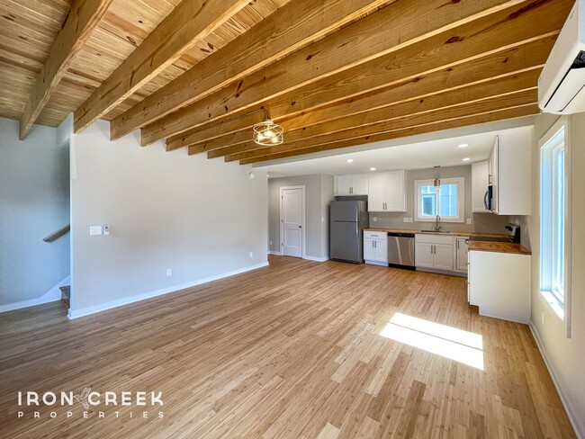 Building Photo - Beautiful, Brand-New Compact Cottage in So...