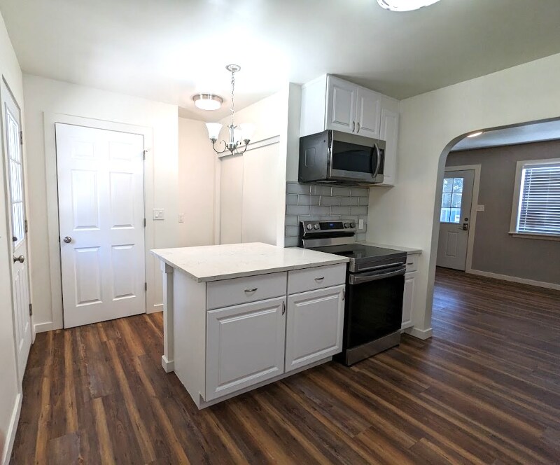 Building Photo - 910 2nd Ave