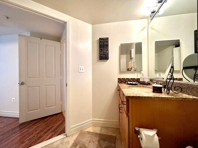 Building Photo - Fully Furnished Luxurious 2 Bedroom Condo ...