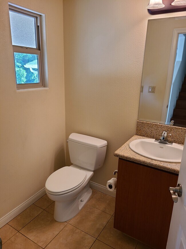 Building Photo - 15024 Magnolia Blvd