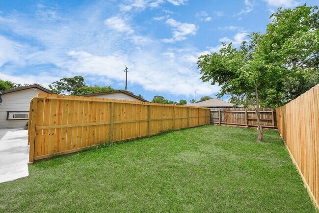 Building Photo - 5903 Belneath St