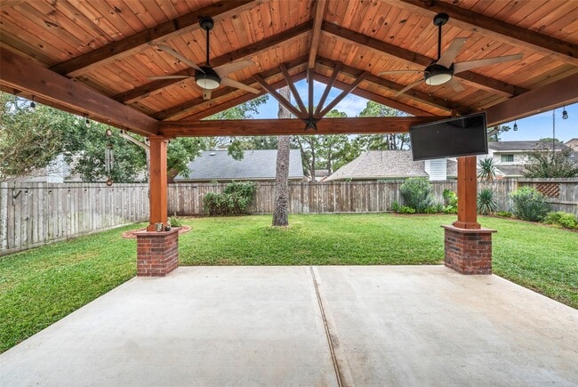 Building Photo - 7911 Hidden Oaks Ln