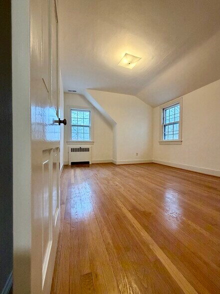 Building Photo - 134 Hull St