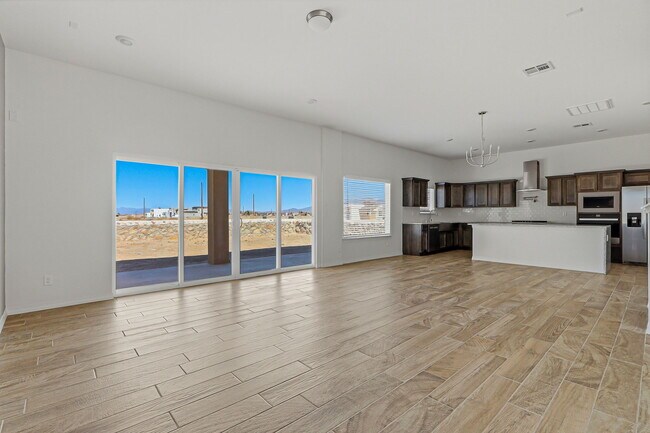 Building Photo - 905 Louisiana Downs Ave