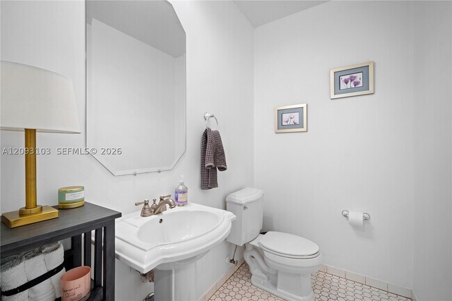 Building Photo - 317 SW 13th St