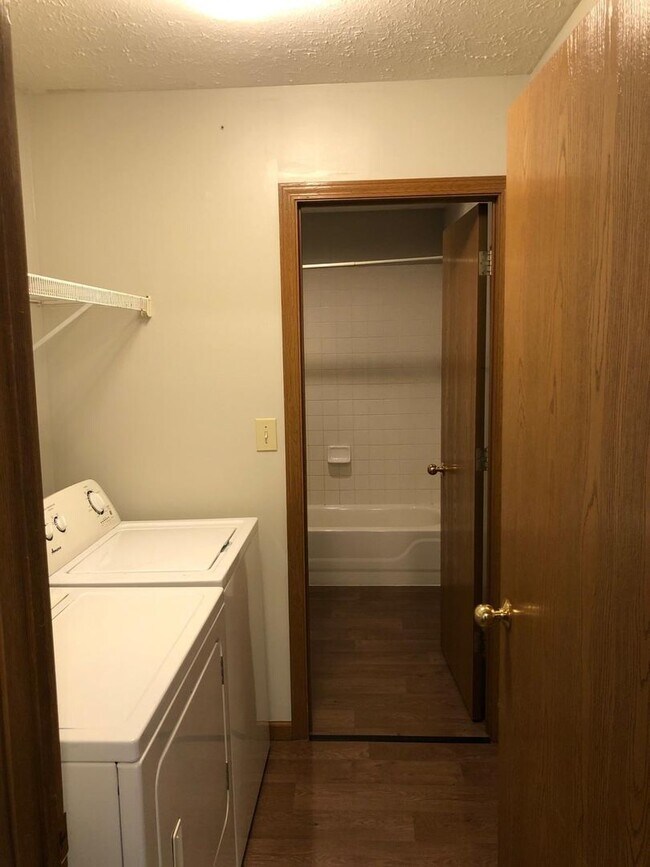 Building Photo - 2110 Fincastle Way