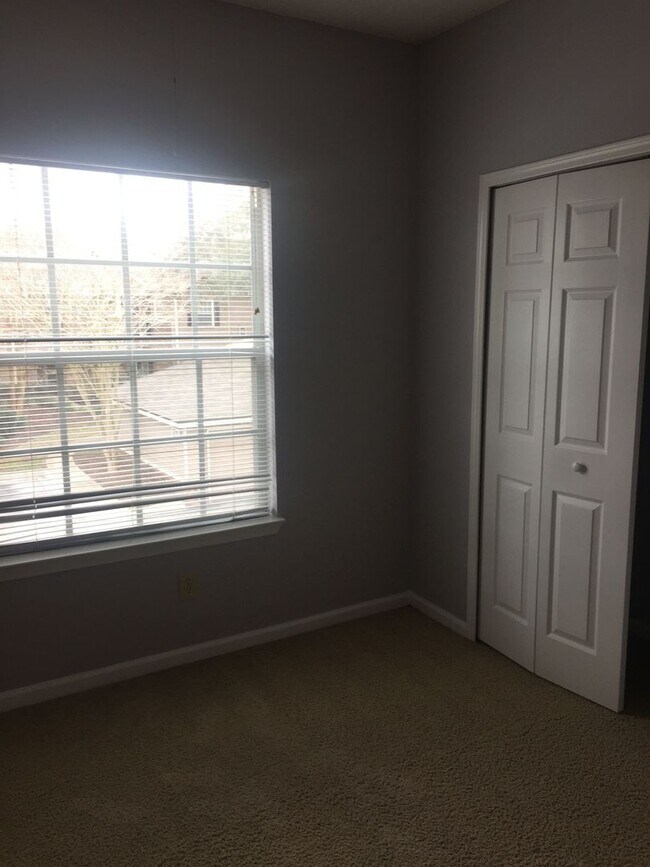 Building Photo - Nice 2B/2B condo for rent on N Gate Pkwy