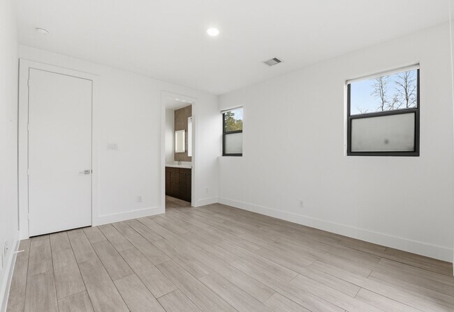 Building Photo - 1530 Primrose St