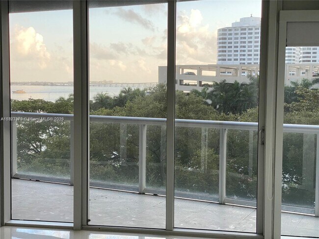 Primary Photo - 495 Brickell Ave