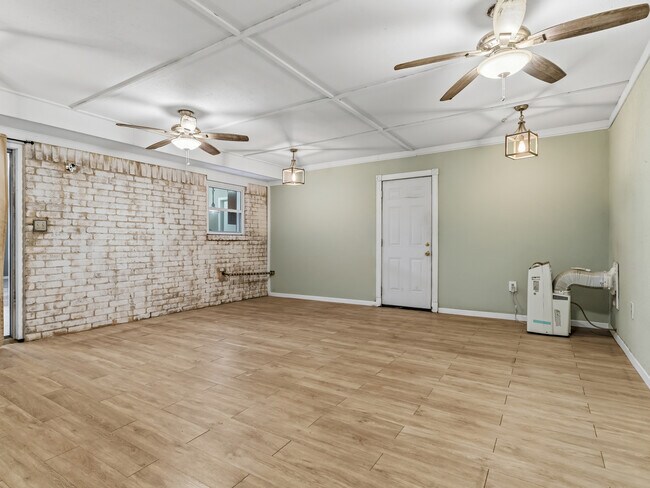 Building Photo - 620 Blueberry St