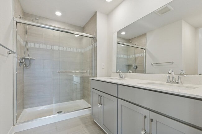Building Photo - 3 Bedroom, 2.5 Bath Townhome in Steelpoint...