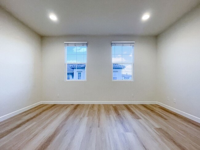 Building Photo - Modern Townhome Living in North San Jose – Attached 2-Car Garage