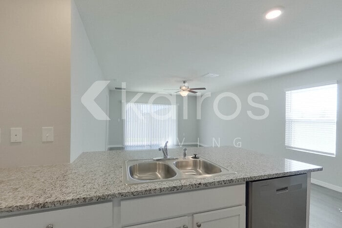 Building Photo - 8611 SW 44th Ct