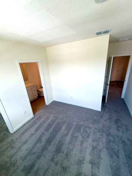 Building Photo - 322 Bracer Way
