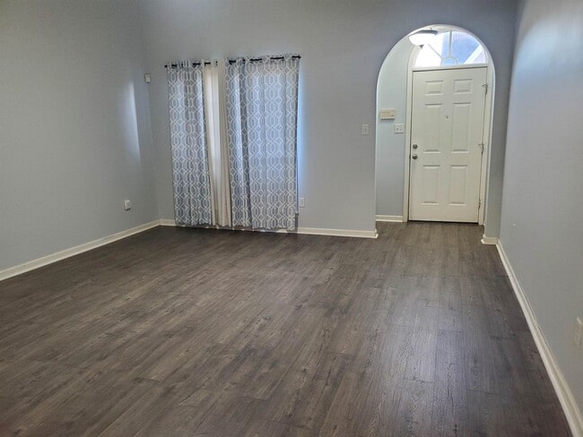 Building Photo - 8688 Eagle View Dr