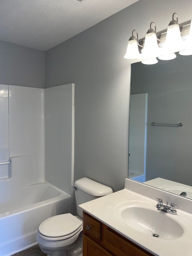 Building Photo - HALF OFF ONE MONTH AT UPPER STONE!