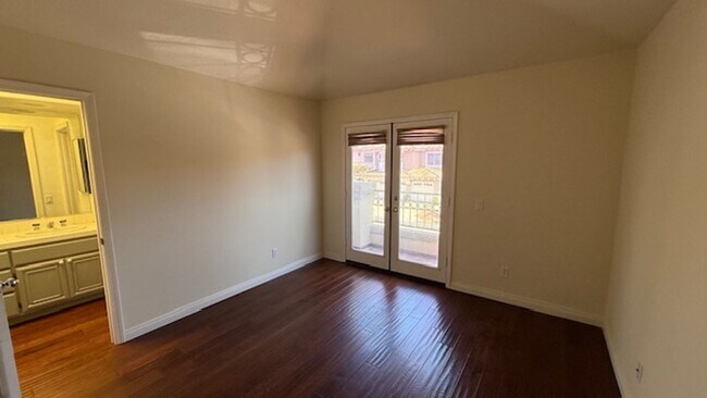 Building Photo - $500 OFF FIRST MONTH! Stunning 4 Bed 4 Bat...
