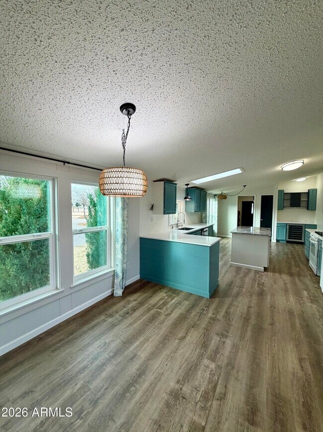 Building Photo - 5333 S Santa Claus Ave