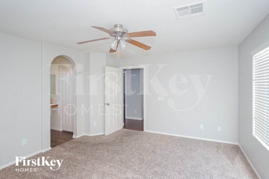 Building Photo - 5333 N Carlsbad Heights St