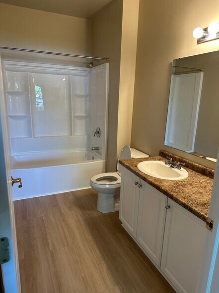 Master bathroom - 415 Stockton Rdg