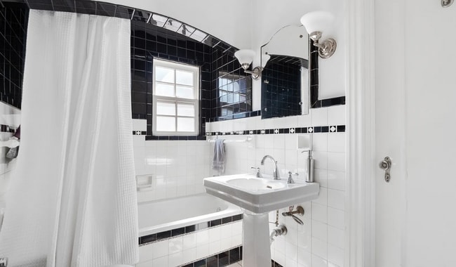 Building Photo - 1220 W 62nd St