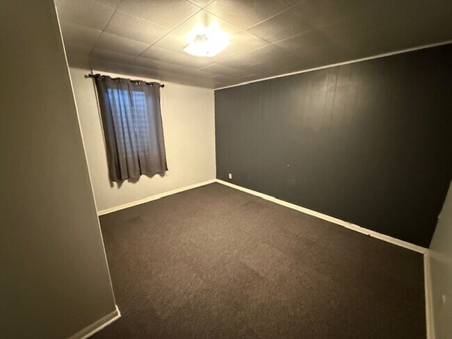 Building Photo - Close to CSU 4 Bed!