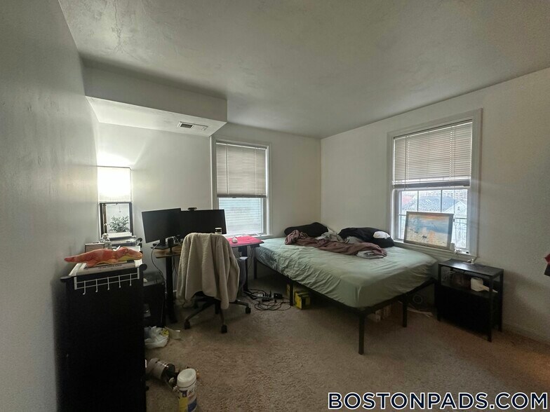 Building Photo - 174 Calumet St