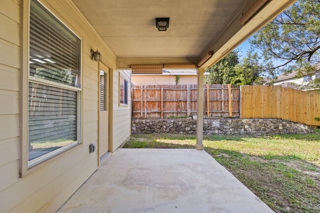 Building Photo - Well-Maintained 3-Bedroom Home – Ideal for Students & Professionals!
