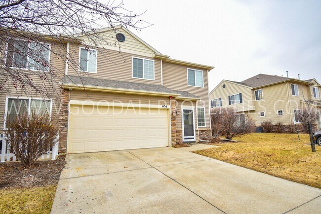 Building Photo - 2 Bedroom 2.5 Bathroom In West Des Moines with 2 car garage attached