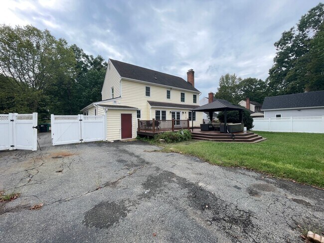Building Photo - Gayton Green 4 Bedroom  2.5 Bath Home